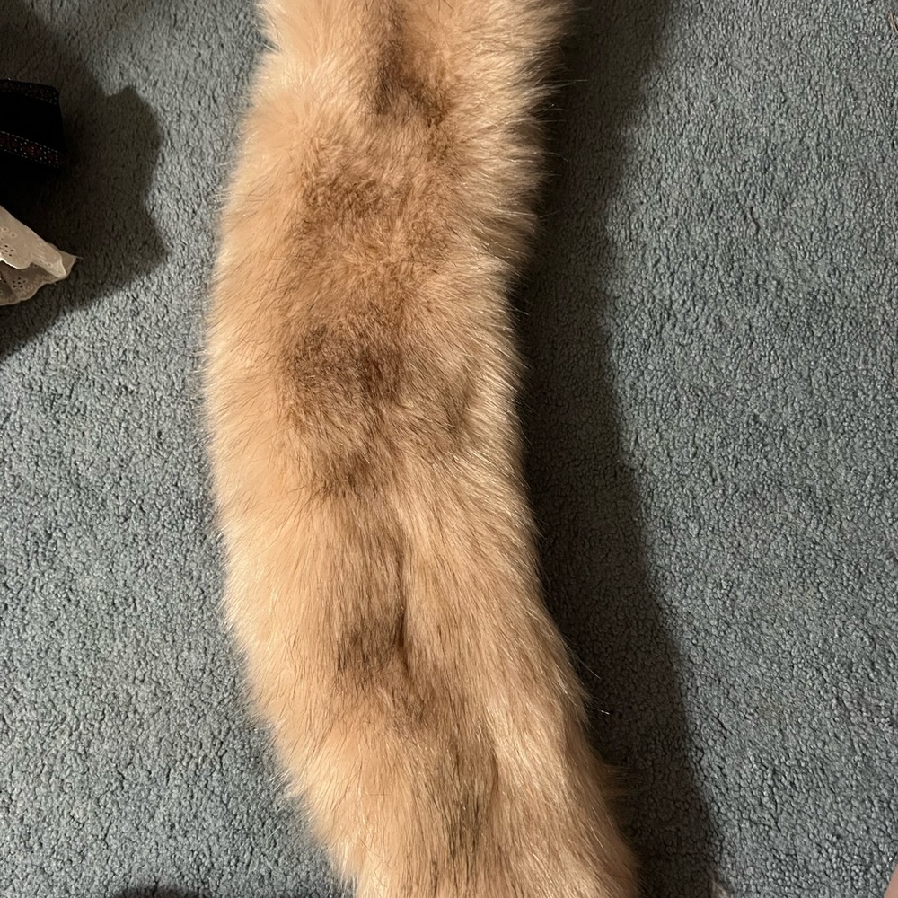 FAUX FUR PINK STOLE - Picture 2 of 2
